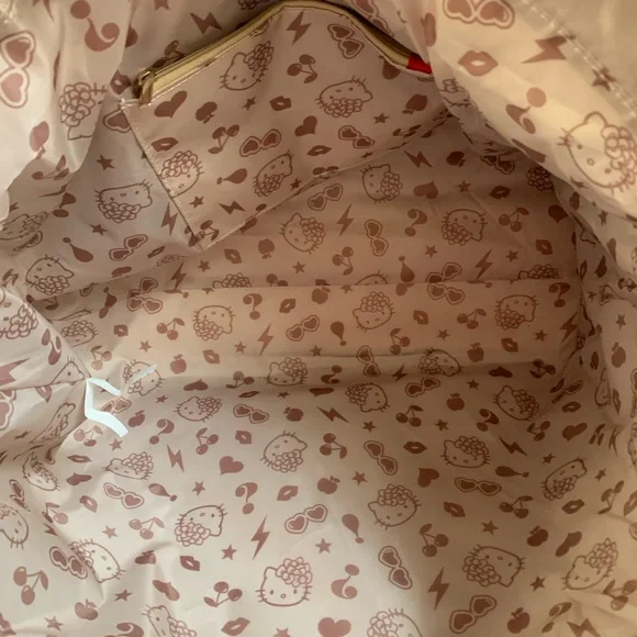 Hello Kitty Tote - Picture 5 of 9